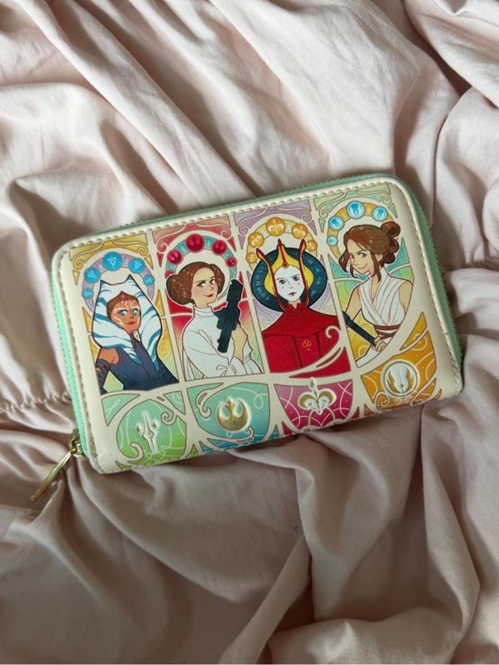 RARE Loungefly Star Wars Ladies of the Rebellion Zip Wallet Limited Edition